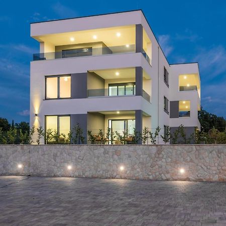 Vila Stemark Njivice Luaran gambar