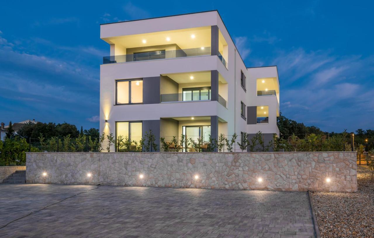 Vila Stemark Njivice Luaran gambar